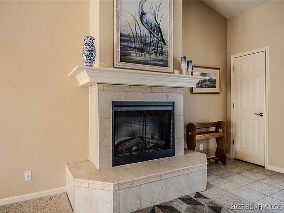 3rd image of 851 Bradford Dr