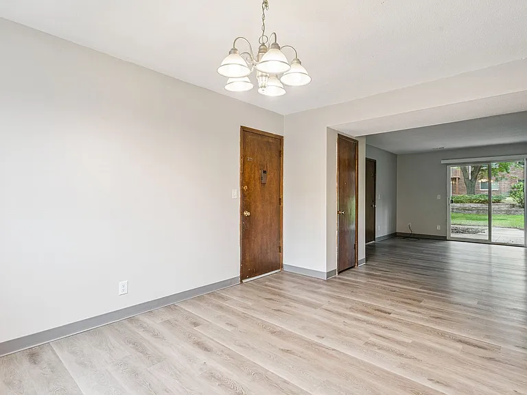 Lantern Square Apartments Spacious 1, 2 & 3 Bedrooms — Photo 37
