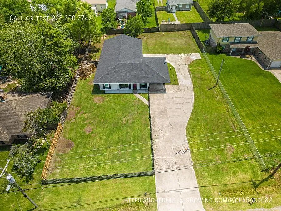 5 bed, 2358 sqft, $2,950 — Photo 2