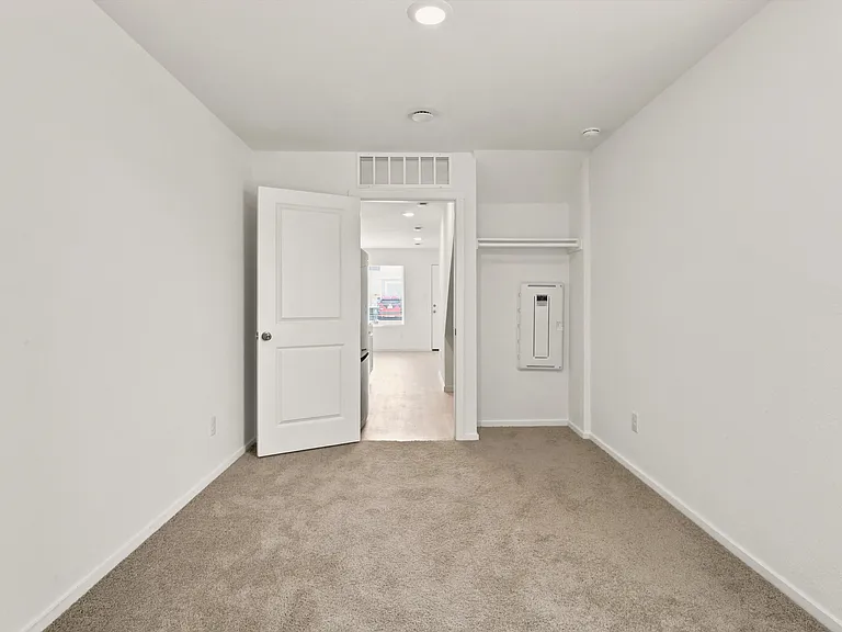 4966 Daisy Blossom — Photo 15