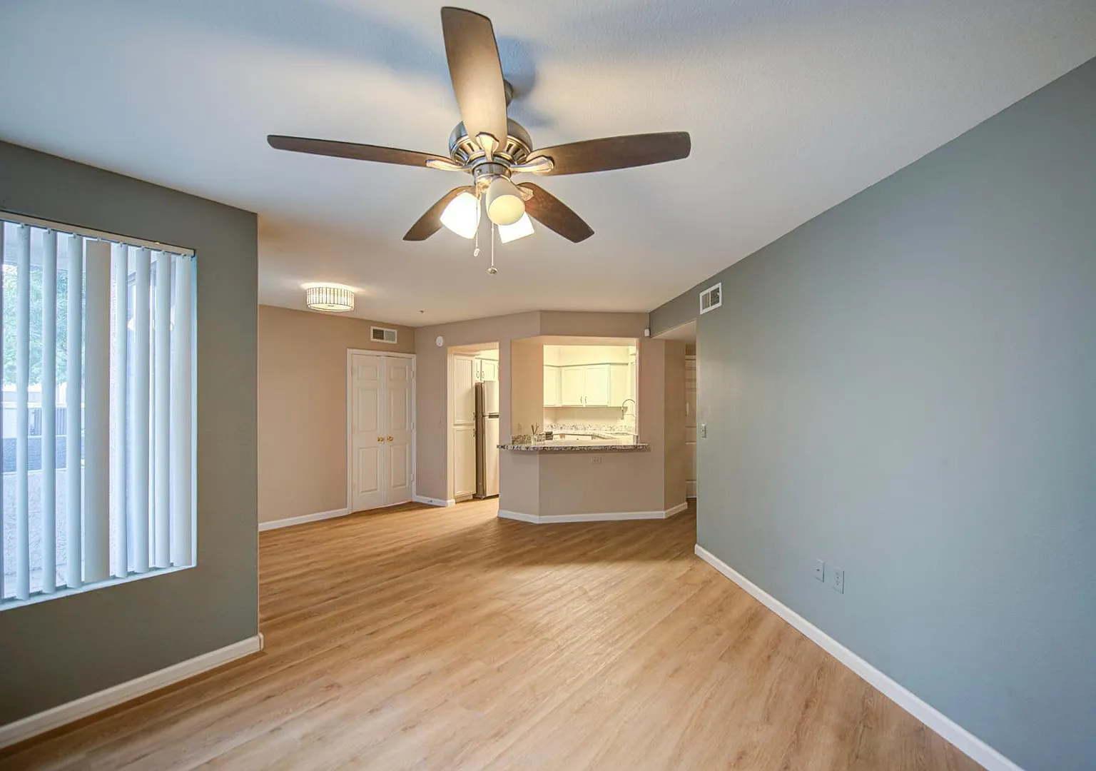 2 bed, 2.0 bath, 1042 sqft, $1,500 — Photo 4