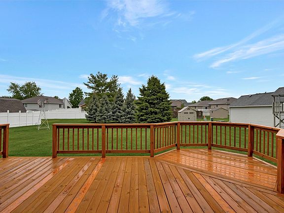 3rd image of 15545 Lakeview Dr