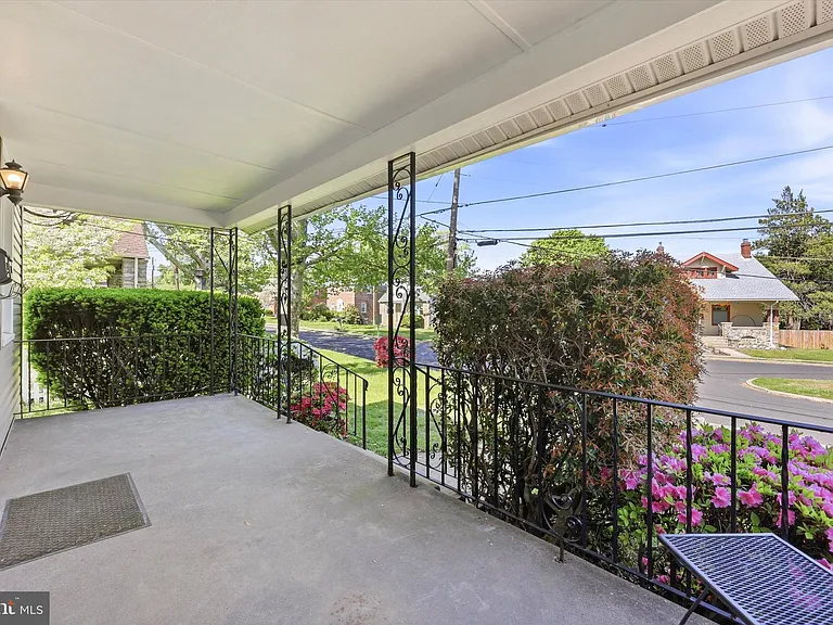 604 Grant Ave #1 — Photo 3