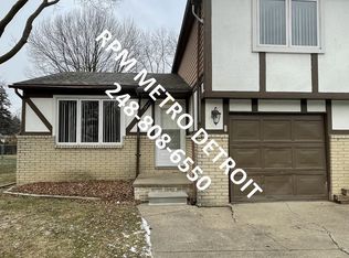 39443 Jefferson Ave, Harrison Township, MI