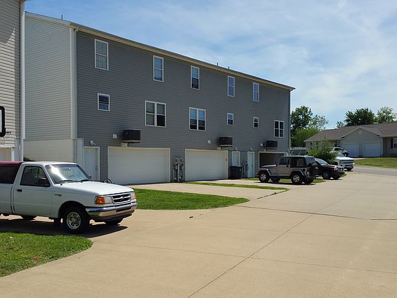 2nd image of 6880-6888 Lexington Dr #299401324