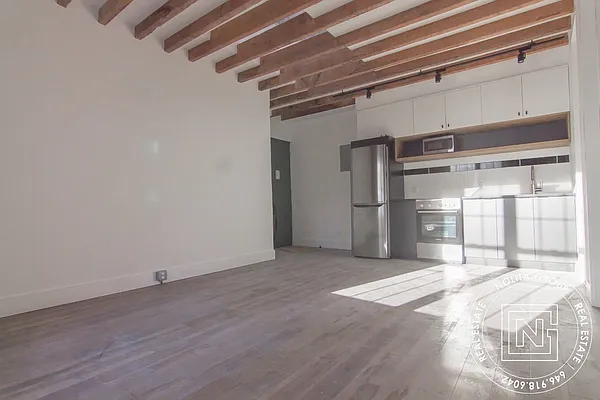 Rented by Nolita Group | media 21