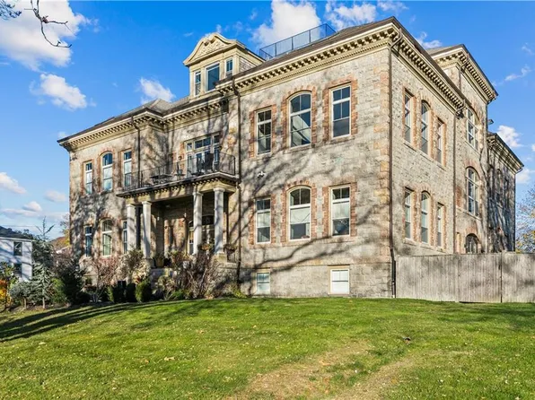 426 Spring St #203, Newport, RI 02840