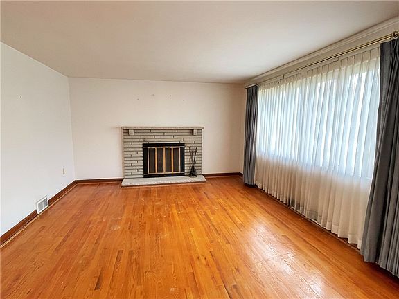 4th image of 1602 Zeuger St