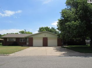 3106 Tulane Pl, Hutchinson, KS 67502
