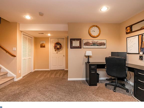 3rd image of 111 N Savanna Dr