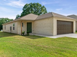 802 Gussy Ln, Benton, AR 72019