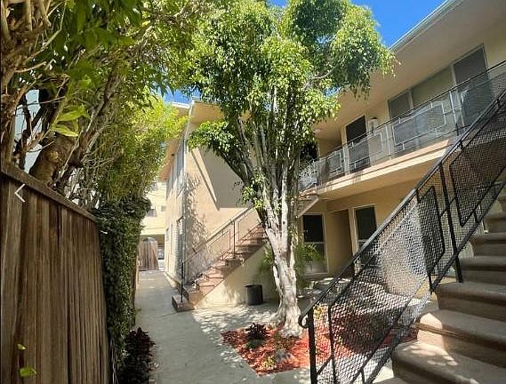 3rd image of 1309 11th St APT B