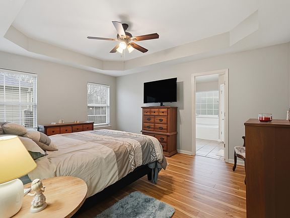 3rd image of 302 Weathering Ln