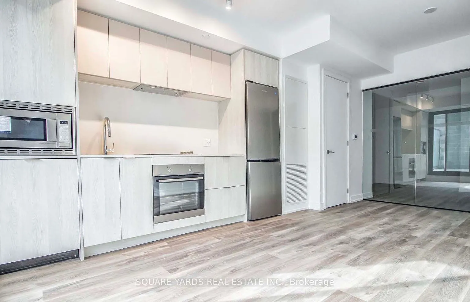 1 Jarvis Condos — Photo 2
