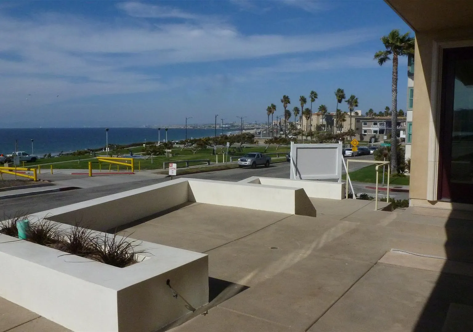 330 — Photo 1