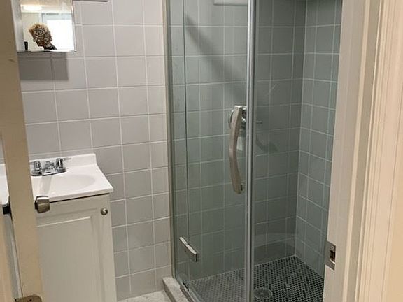 4th image of 21-28 28th St #1
