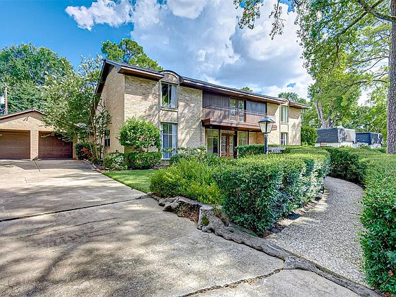 3rd image of 5907 Echo Lake Ln