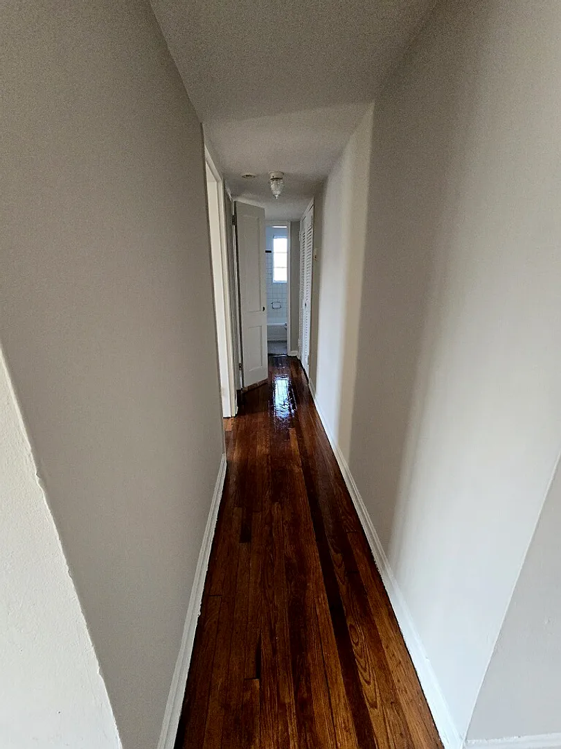 405 Division Ave Ne — Photo 4