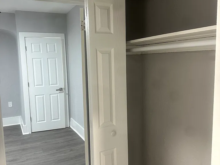 215-18 W Walnut Ln #C401 — Photo 25