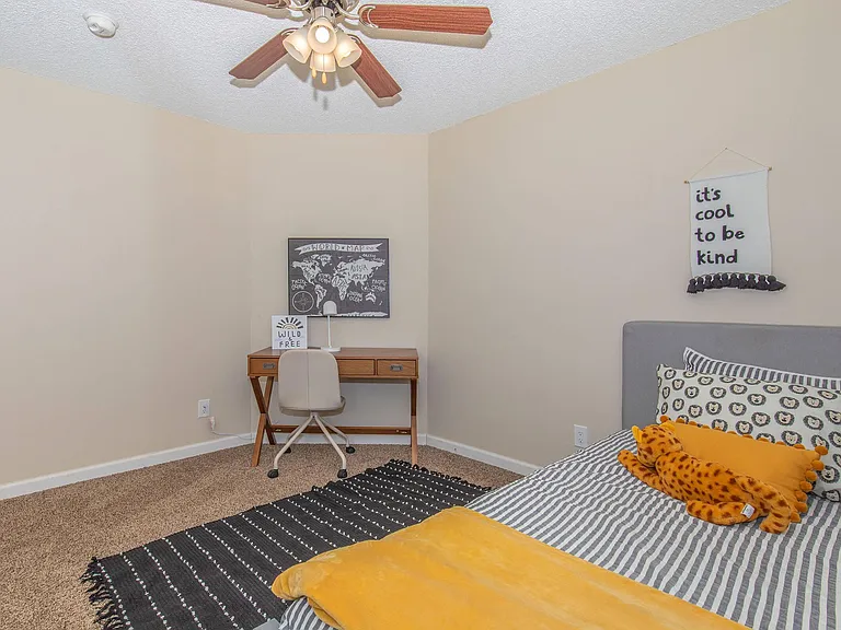 Renaissance Apartments — Photo 32