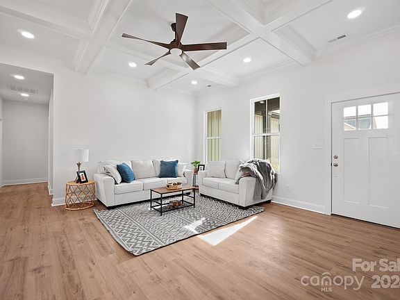 4th image of 7673 Katherine Dr