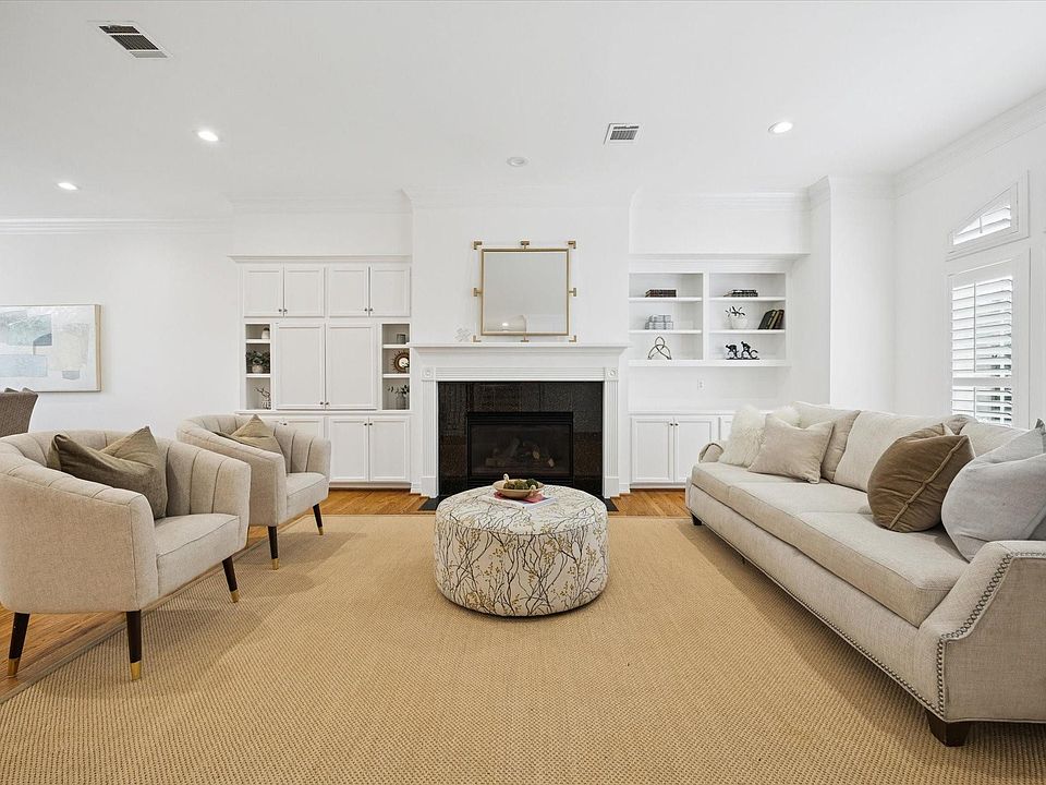 1st image of 2638 Wroxton Rd