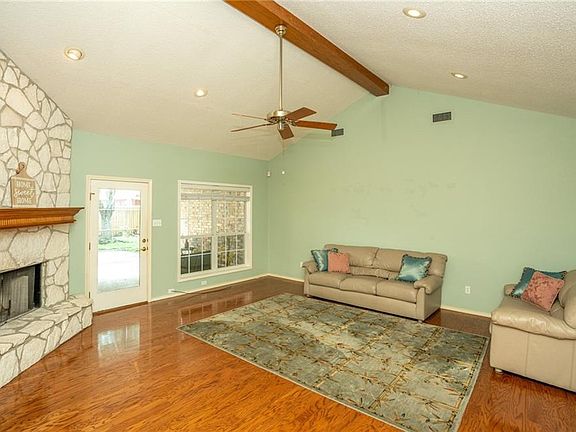 3rd image of 710 E Broadway St