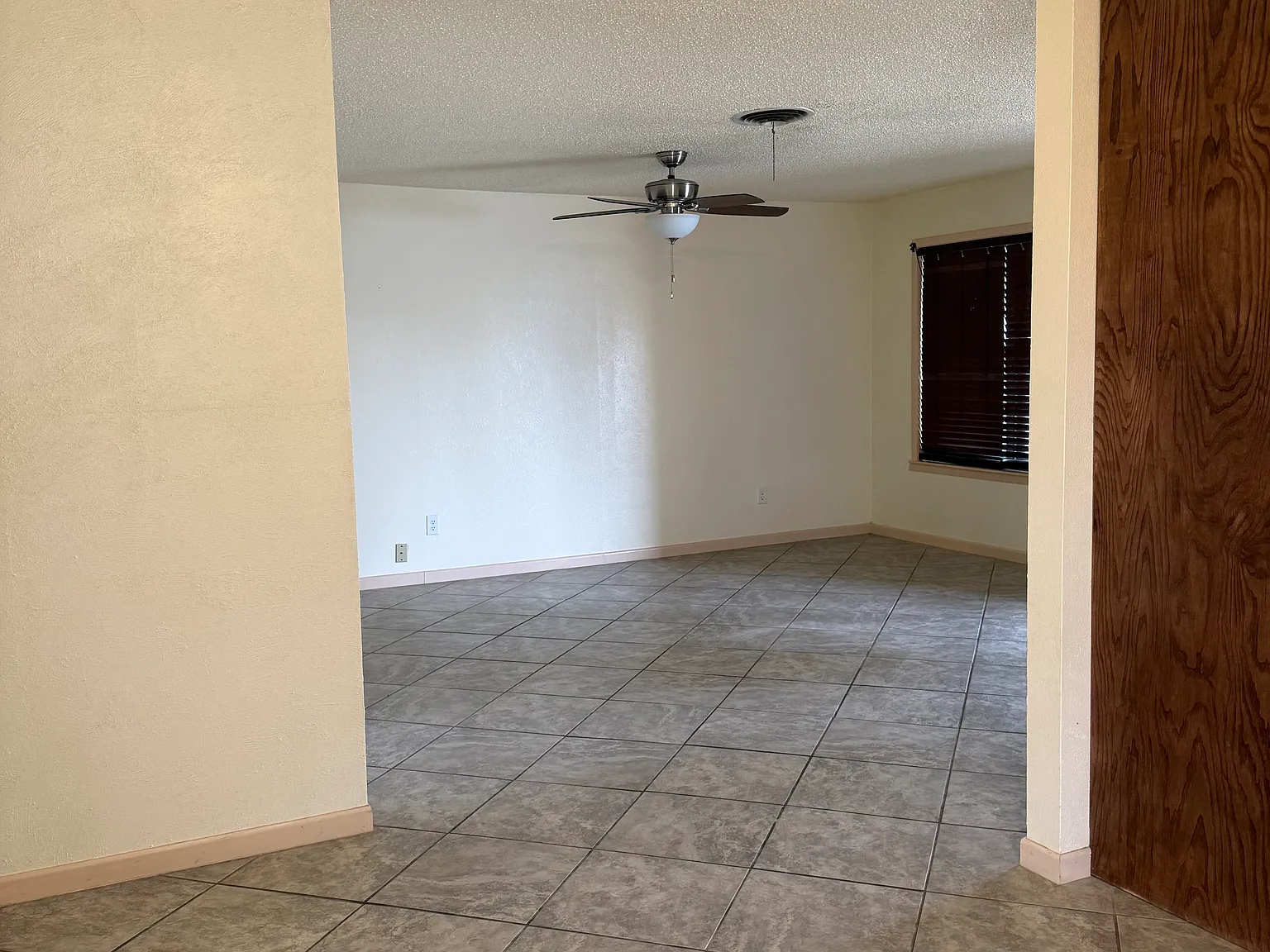 3 bed, 1092 sqft, $2,100 — Photo 4