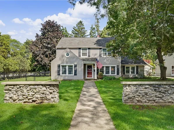4311 Wildwood Dr, Williamsville, NY 14221