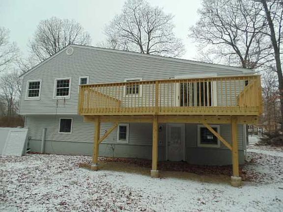 4th image of 40 Queen Anne Ln
