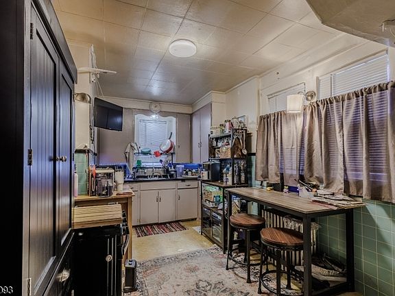 5th image of 588 Harrison St