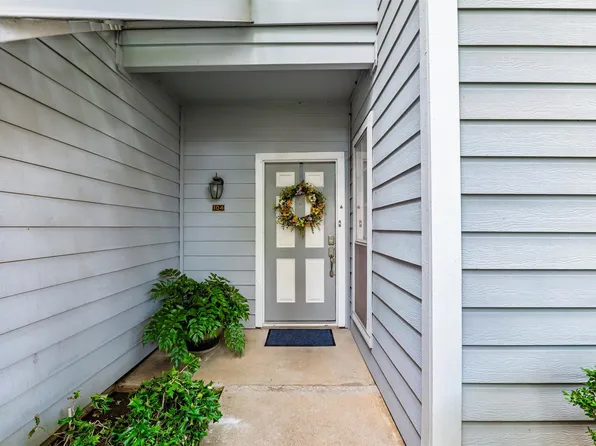 2109 Saint Michaels Dr Unit 104, Arlington, TX 76011