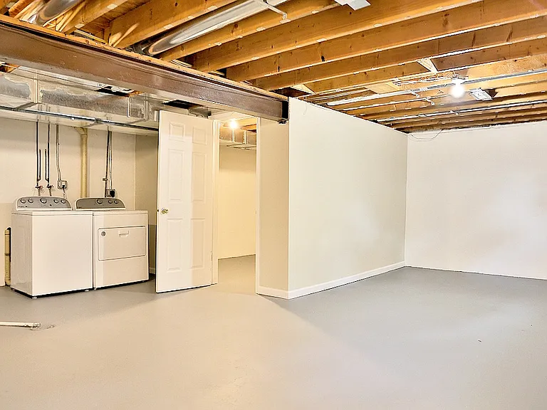 REMODELED Townhouse 1375