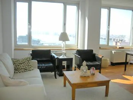 Rented by R New York | media 42