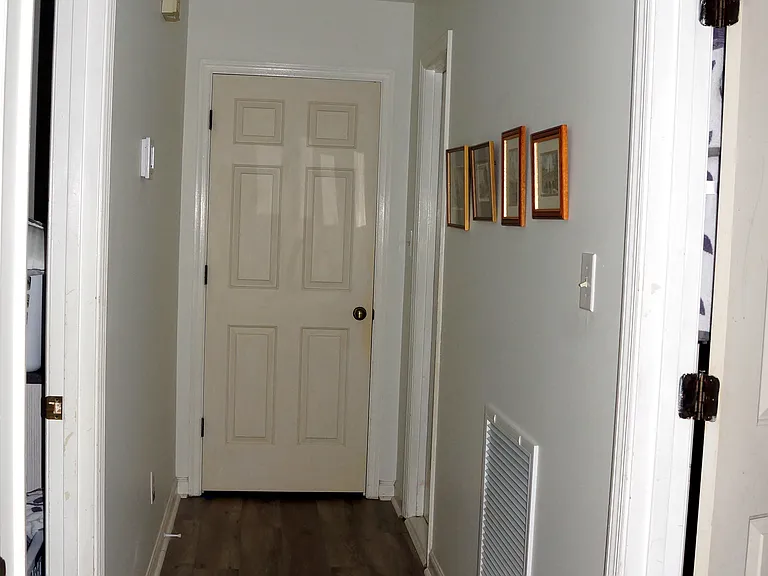 815 Ashwood Dr — Photo 4