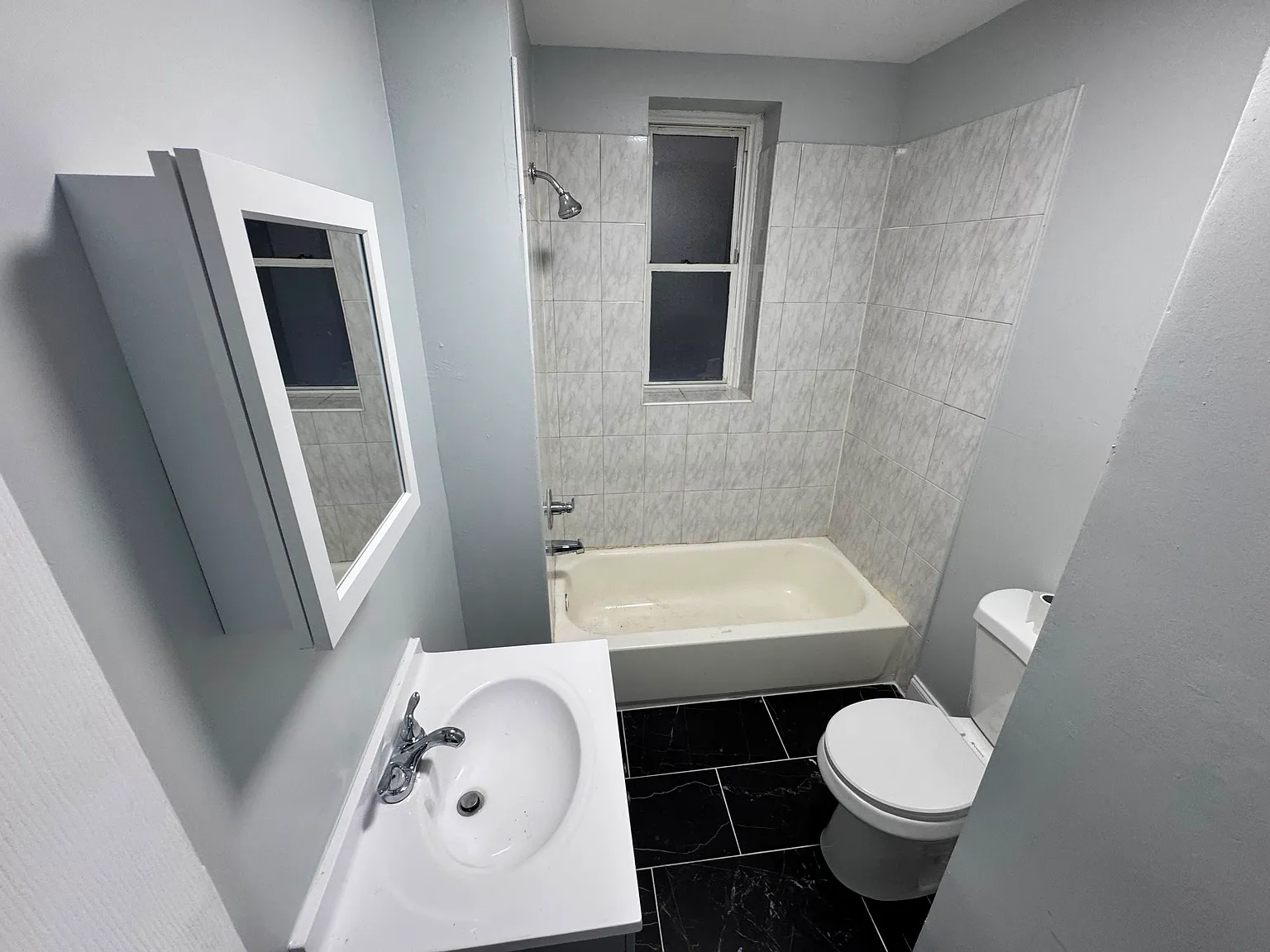 4 bed, $2,350 — Photo 2