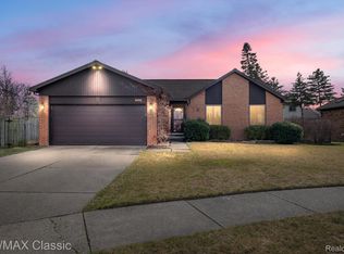 15872 Summit Ct, Macomb, MI 48044