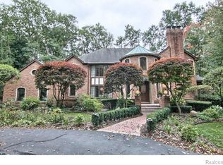 263 Chestnut Cir, Bloomfield Hills, MI 48304