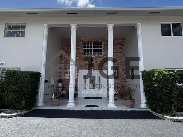 1040 Crystal Lake Dr APT 2, Pompano Beach, FL 33064
