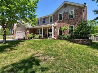 953 San Sebastian Dr, Fenton, MO 63026