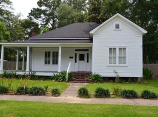 107 N 12th St, Oakdale, LA 71463
