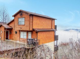 943 Crooked Ridge Rd, Gatlinburg, TN 37738