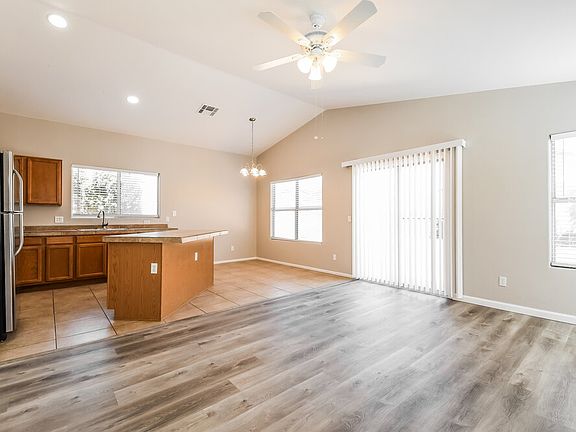 5th image of 3034 W Melinda Ln