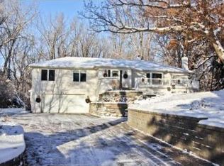 165 Viking Dr E, Little Canada, MN 55117