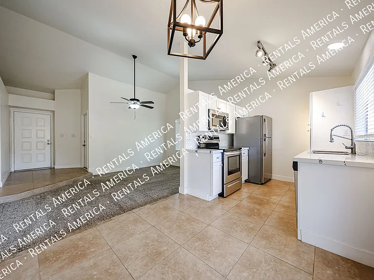 2842 E Irwin Ave — Photo 9