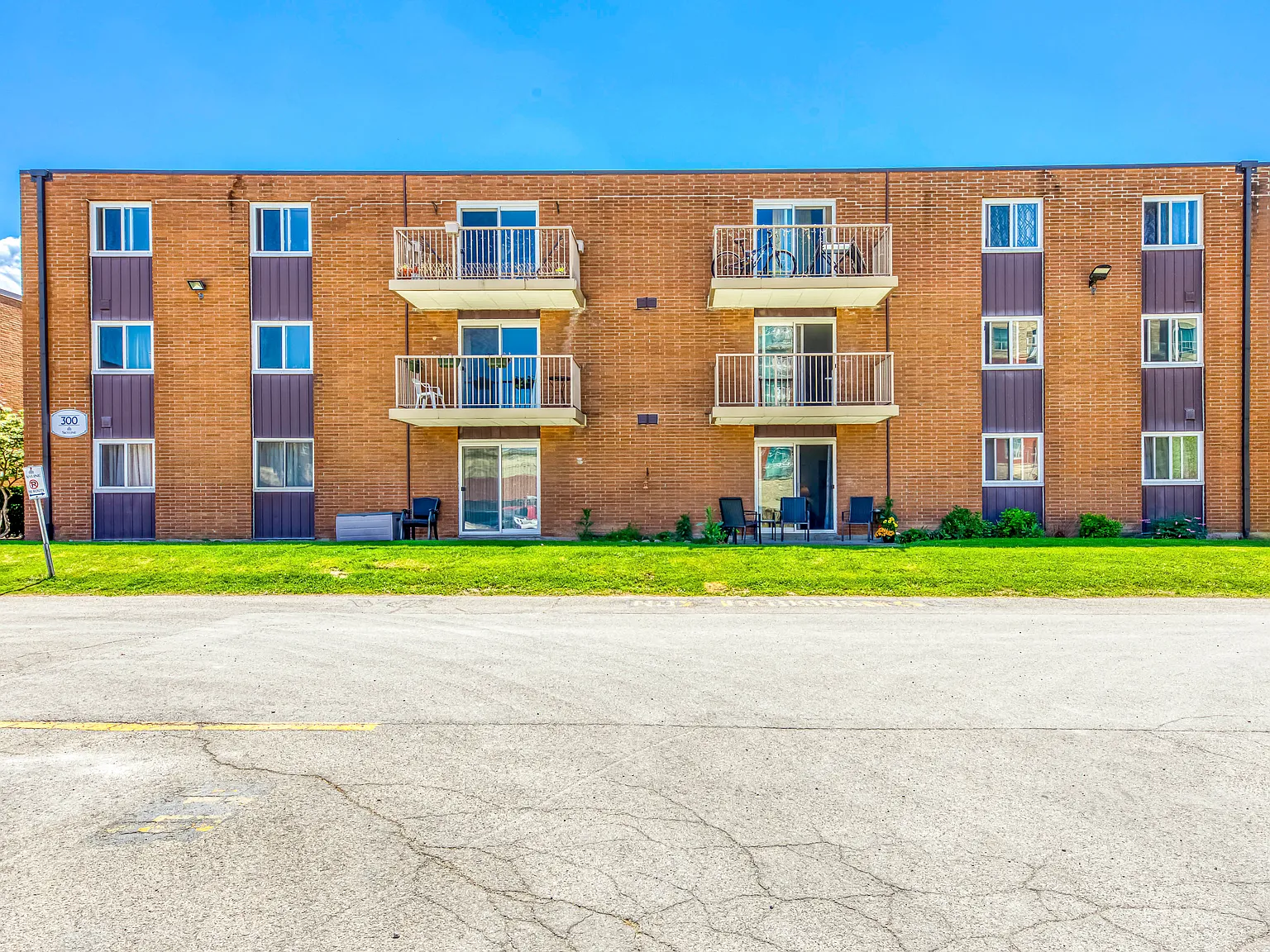 Henley and Cypress Gardens Apartments — Photo 4