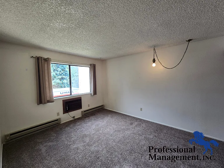 2214 Avenue C — Photo 8