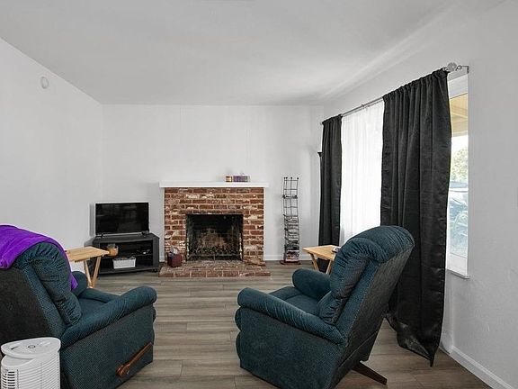 3rd image of 8980 Rosetta Cir