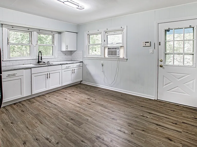 16 W Linden Ave — Photo 20
