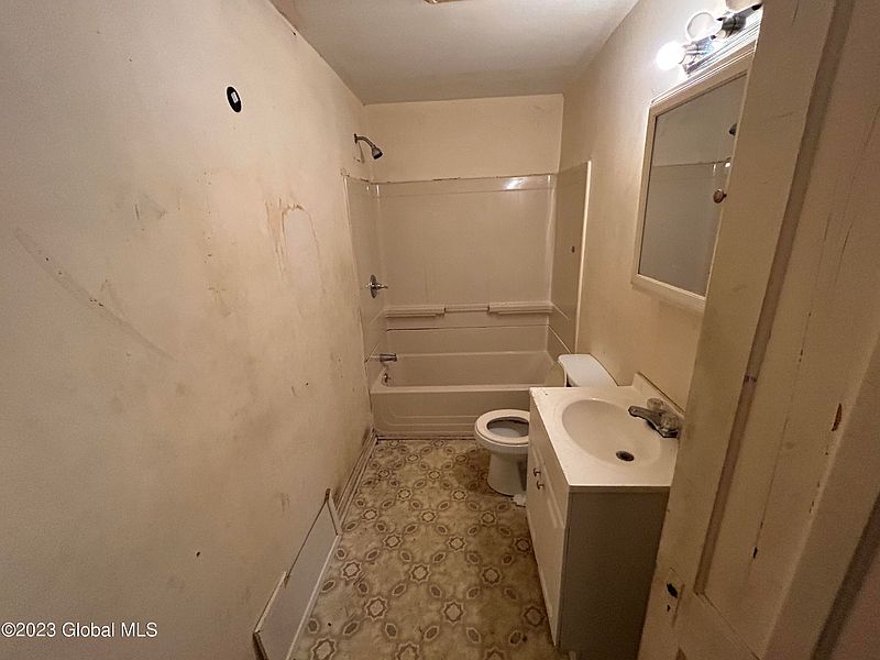 3rd image of 61 Milton Avenue